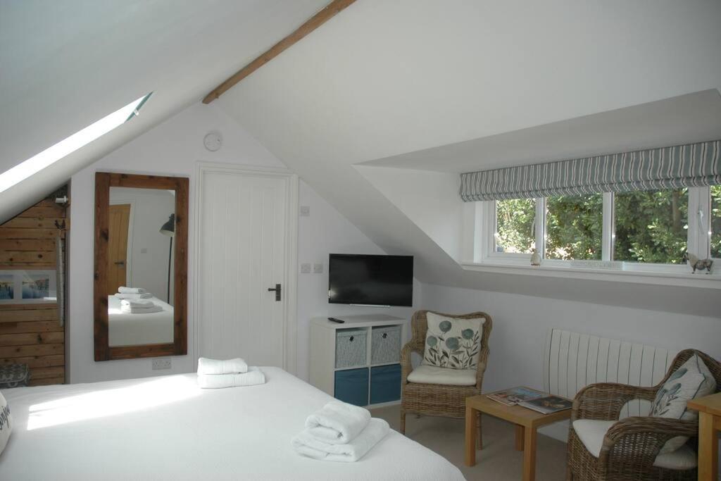 Cowslip Barn Annexe, Countryside Stay Near Chichester Exteriör bild